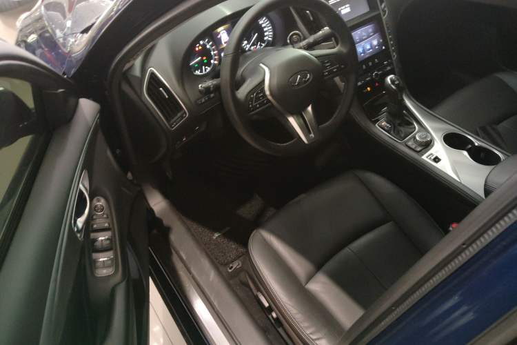 Used Infiniti Q50L 2018 2.0T Enjoyment Version China VI Standard
