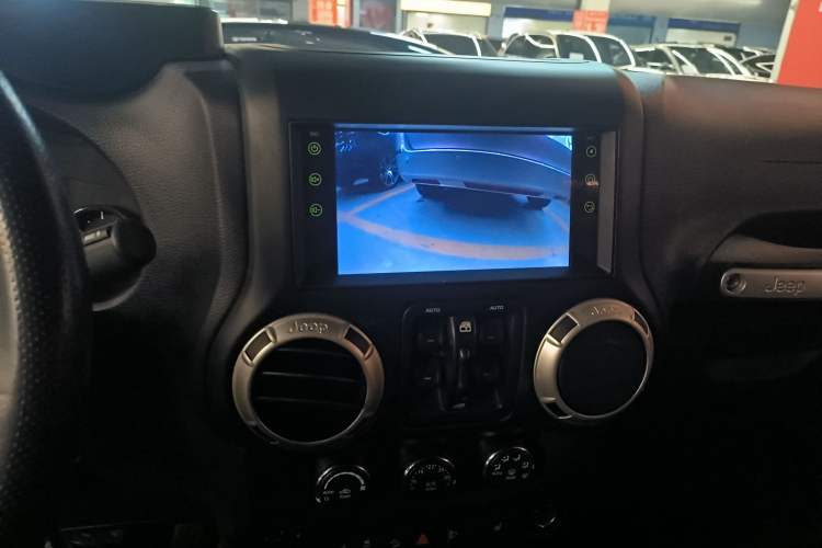 Used  Wrangler 2017 3.0L Sahara Four-Door Comfort Edition
