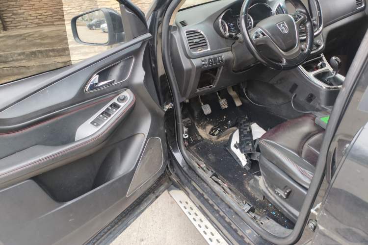 Used Baojun 560 2015 1.8L manual luxury version