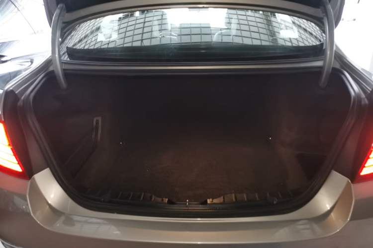 Used BMW 5 Series 2014 525Li Luxury Design Package
