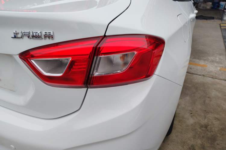 Used Chevrolet Cruze 2018 320 Automatic Pioneer Sunroof Edition
