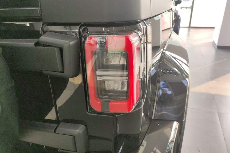 Used Beijing Auto BJ40 2020 2.0T Automatic Four-Wheel Drive Urban Hunter Edition Chivalrous Type
