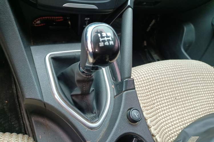 Used Dongfeng Aeolus AX7 2015 2.0L Manual Zhiyi Trim