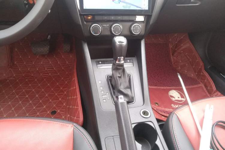 Used Skoda Octavia 2017 1.6L Automatic Front-Wheel Drive Model
