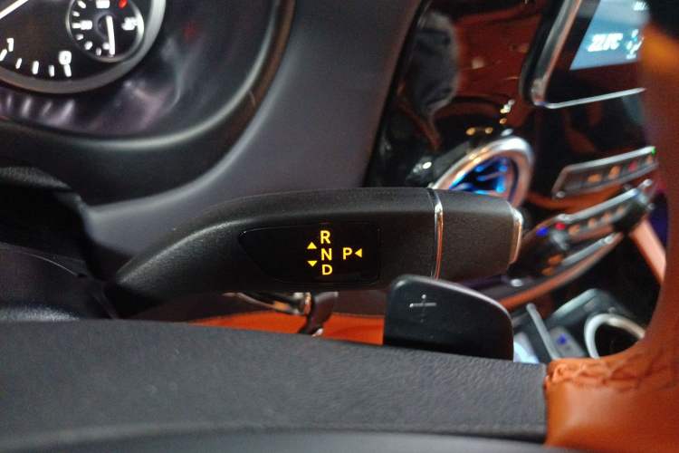 Used Mercedes-Benz Vito 2023 2.0T Elite Version 7 Seats
