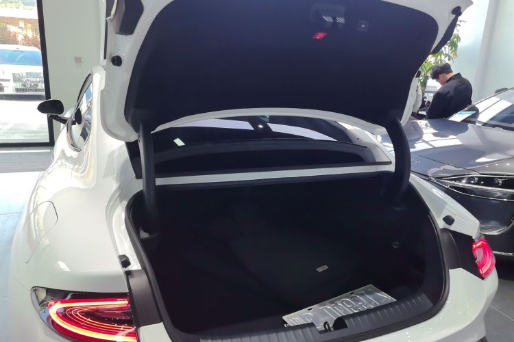 Used Xiaomi Auto SU7 2024 Four-Wheel Drive Ultra-Long Range Advanced Intelligent Driving Max Edition