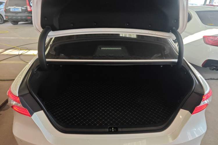 Used Toyota Camry 2021 2.0G Luxury Edition