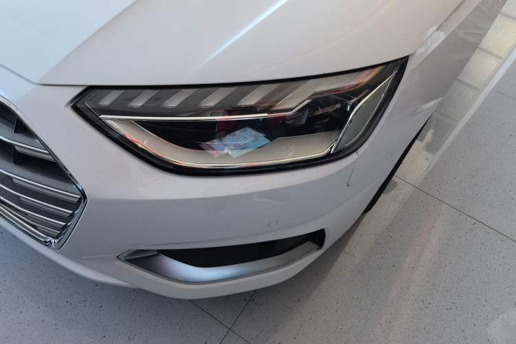 Used Audi A4L 2020 40 TFSI Fashionable and Elegant Model
