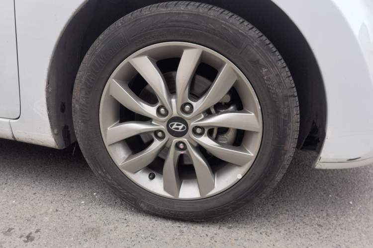 Used Hyundai Elantra (5th Generation / Langdong) 2015 1.6L Manual Leading Model
