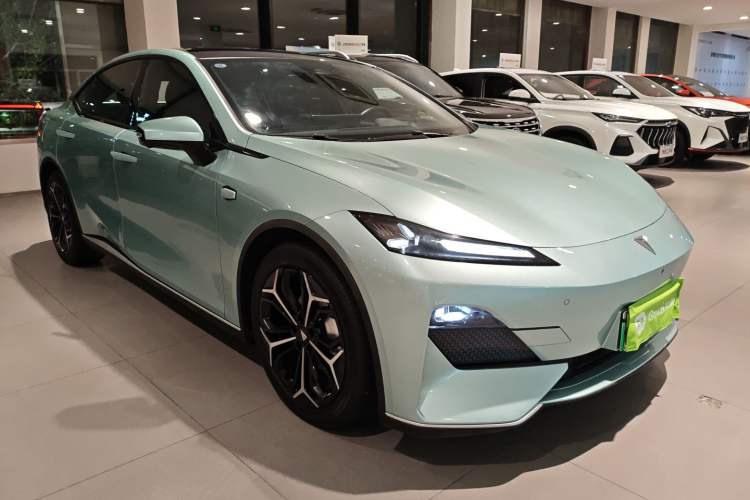 Used  SL03 2023 200Max Range-Extended Version
