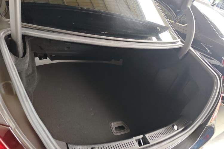 Used Mercedes-Benz E-Class 2016 E 300 L Luxury Model
