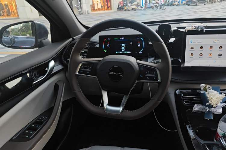 Used BYD Qin PLUS 2024 HONOR Edition DM-i 55KM Leading Model
