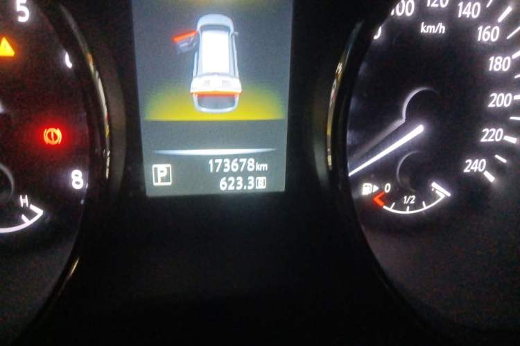 Used Nissan X-Trail 2015 2.0L CVT Comfort MAX Edition 2WD