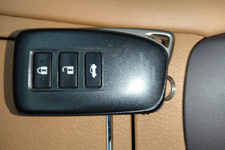 Used Lexus ES 2015 300h Comfort Edition