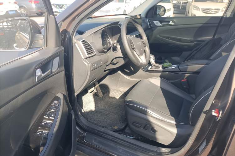 Used Hyundai Tucson 2019 280TGDi Dual-Clutch Two-Wheel Drive Fashion Edition China V Standard
