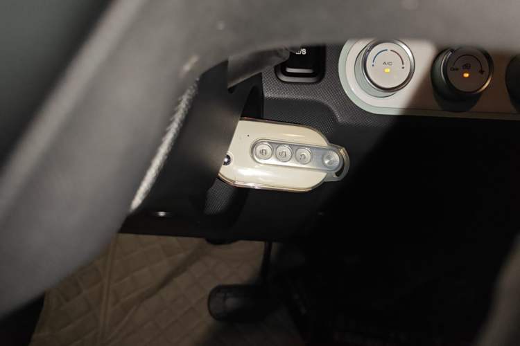 Used Wuling Hongguang MINIEV 2022 Macaron Premium Model – Lithium Iron Phosphate
