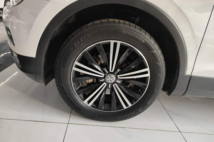 Used Volkswagen Tiguan L 2019 330TSI Automatic Two-Wheel Drive Panoramic Comfort Edition China VI Standard
