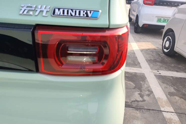 Used Wuling Hongguang MINIEV 2021 Macaron Premium Model – Lithium-NMC
