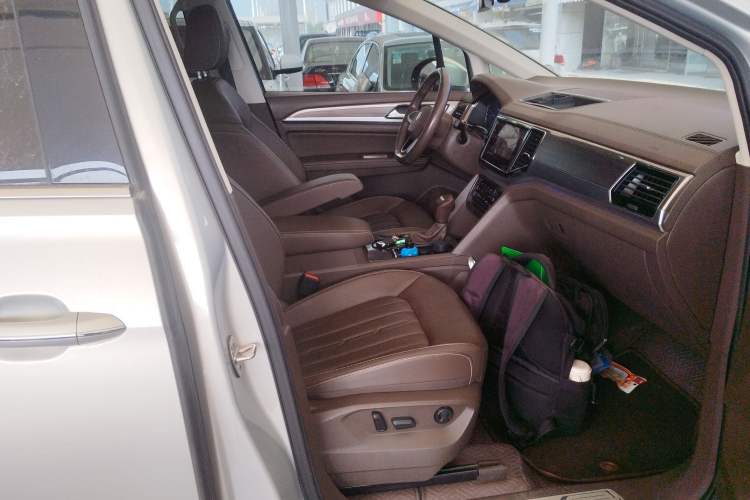 Used Volkswagen Viloran 2020 330TSI Luxury Edition
