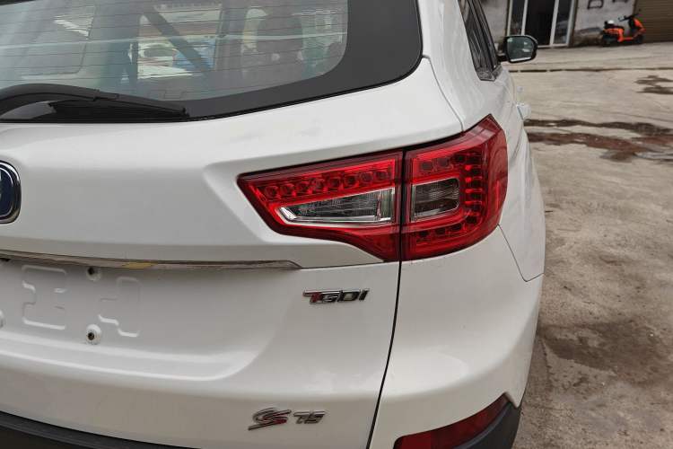 Used Changan CS75 2017 Shangkui Edition 1.5T Automatic Fengxiang Model
