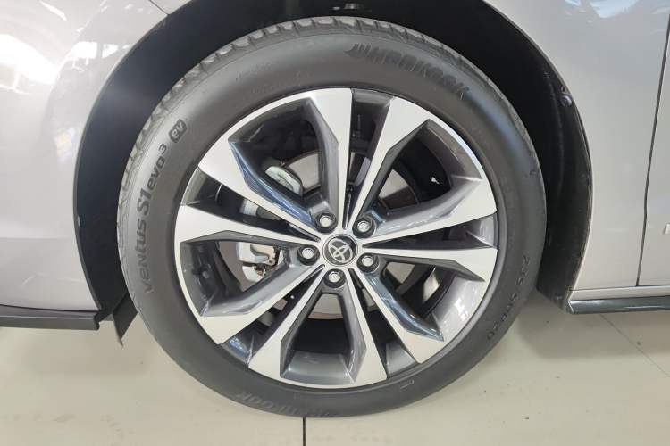 Used Toyota Granvia 2022 2.5L Hybrid Flagship Edition