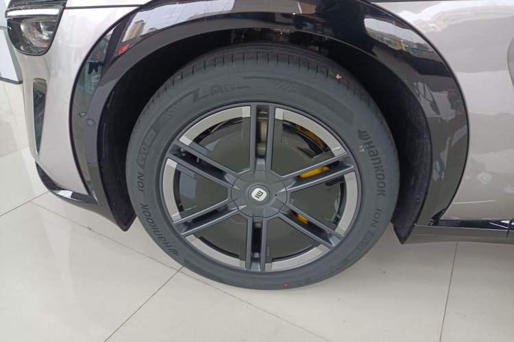 Used  YU7 2025 Ultra-Long Range All-Wheel Drive Pro Version