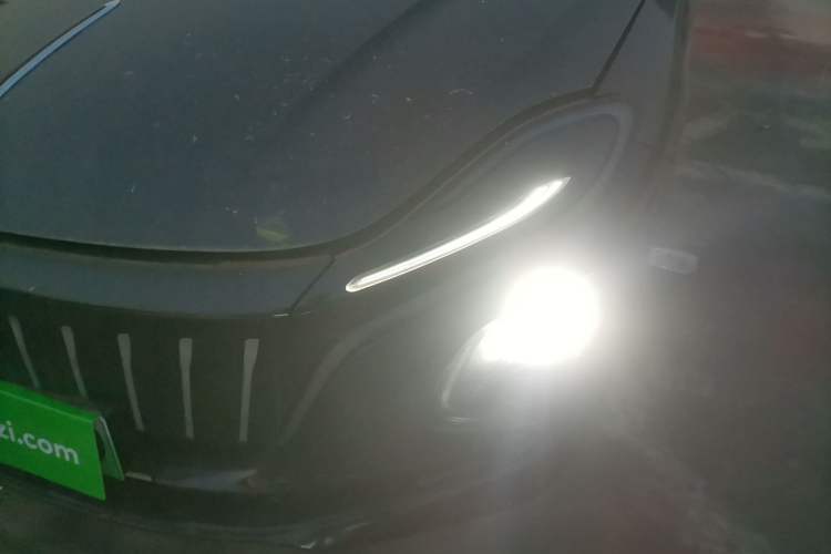 Used Hongqi E-QM5 2022 431 km Charge & Enjoy Edition
