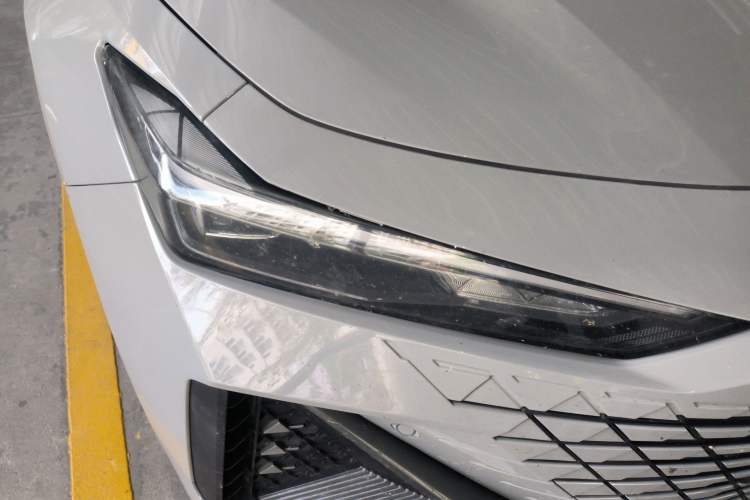 Used Changan UNI-V 2023 1.5T Prestige Model
