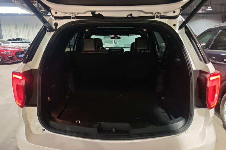 Used Ford Explorer 2017 3.5T Platinum Edition