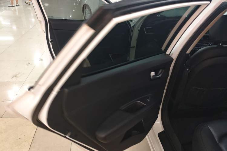 Used Kia K5 New Energy 2018 2.0L Smart Enjoyment Version
