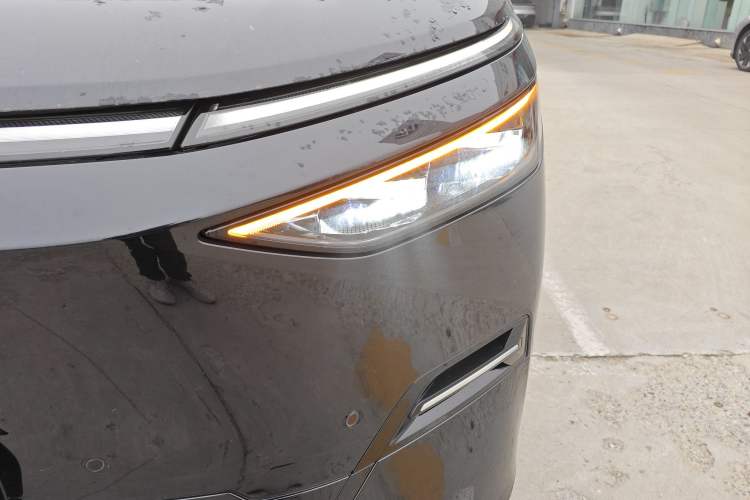 Used XPeng X9 2025 740 Ultra-Long Range Max
