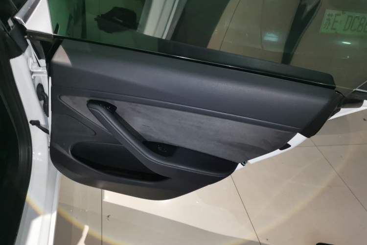 Used Tesla Model 3 2019 Long-Range All-Wheel-Drive Version
