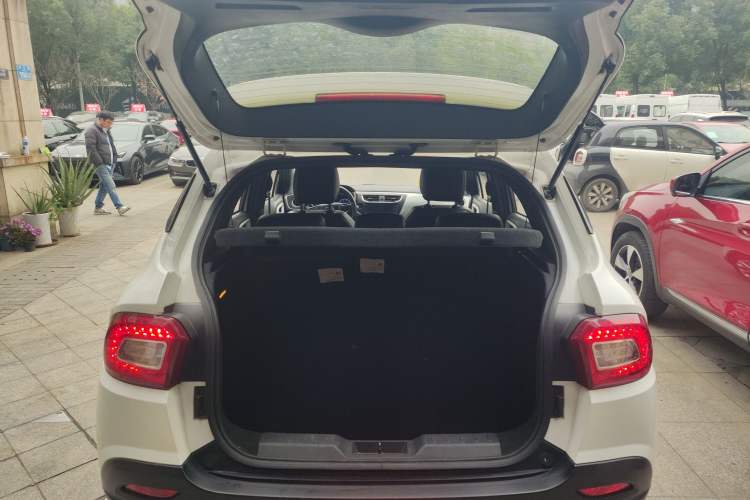 Used Brilliance V3 2015 1.5L Manual Comfort Model
