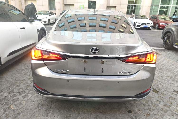 Used Lexus ES 2020 200 Excellence Edition
