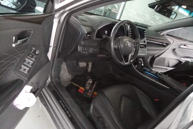 Used Toyota Avalon 2019 2.5L Touring Premium Version China VI Standard
