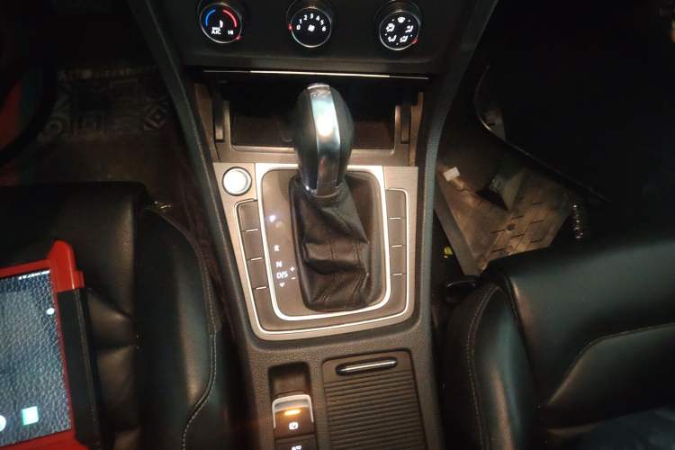 Used Volkswagen Golf 2016 230TSI Automatic Luxury Version
