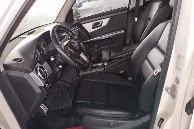 Used Mercedes-Benz GLK-Class 2013 GLK 300 4MATIC Dynamic Sunroof Model
