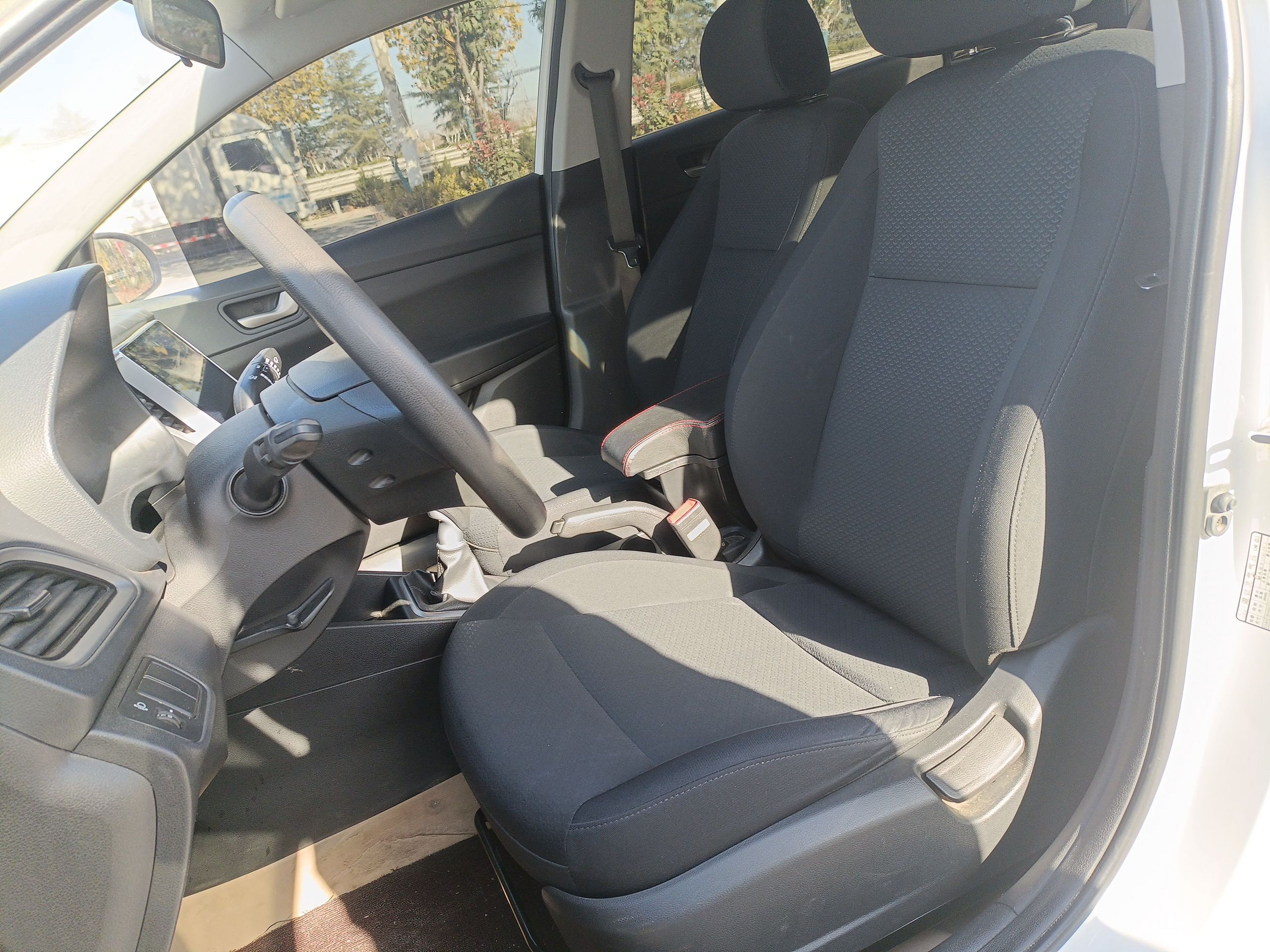 Переднее сиденье в автомобиле