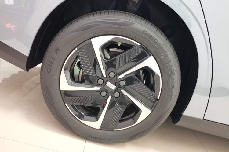 Used  L6 2024 125km PLUS Dragon Edition
