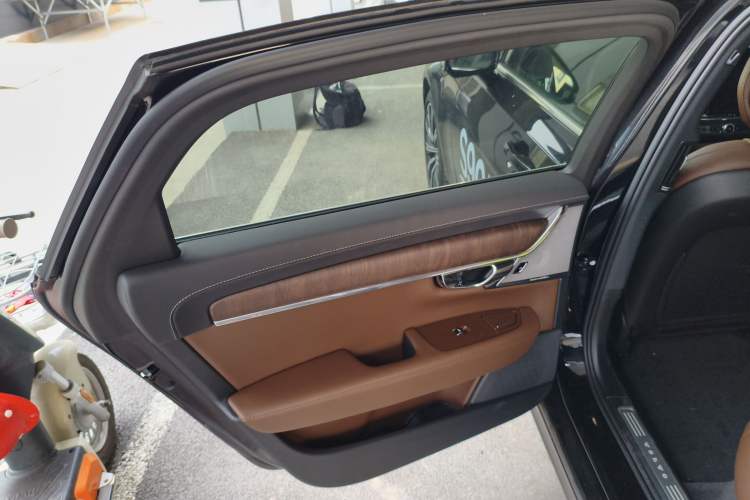 Used Volvo S90 2025 B5 Zhiya Luxury Edition
