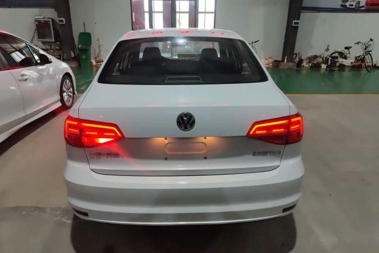 Used Volkswagen Sagitar 2018 1.6L Automatic Fashion Model