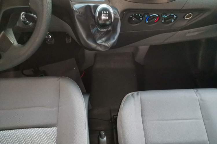 Used Ford Transit 2019 2.0T Diesel Multi-Purpose Commercial Vehicle Short Wheelbase Low Roof 6-Seater China VI Standard
