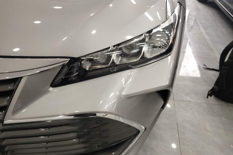 Used Toyota Avalon 2019 Dual-Engine 2.5L XLE Prestige Version China VI Standard
