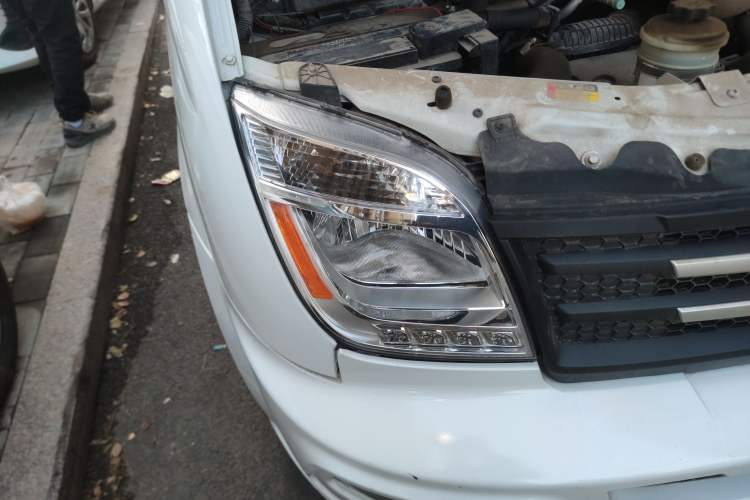 Used SAIC MAXUS Xintu V80 2023 2.0T Manual Classic Aoyuntong Power Version Short Wheelbase Mid-Height 5/6-Seater