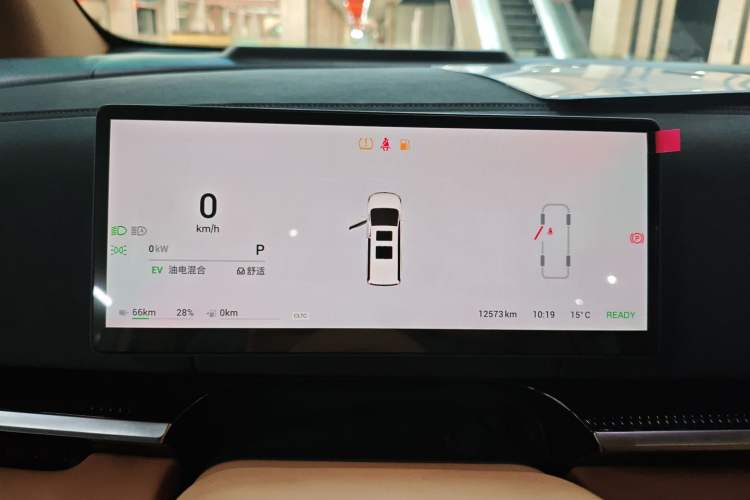 Used VOYAH Dream 2025 PHEV Four-Wheel Drive Prestige Kunpeng Edition
