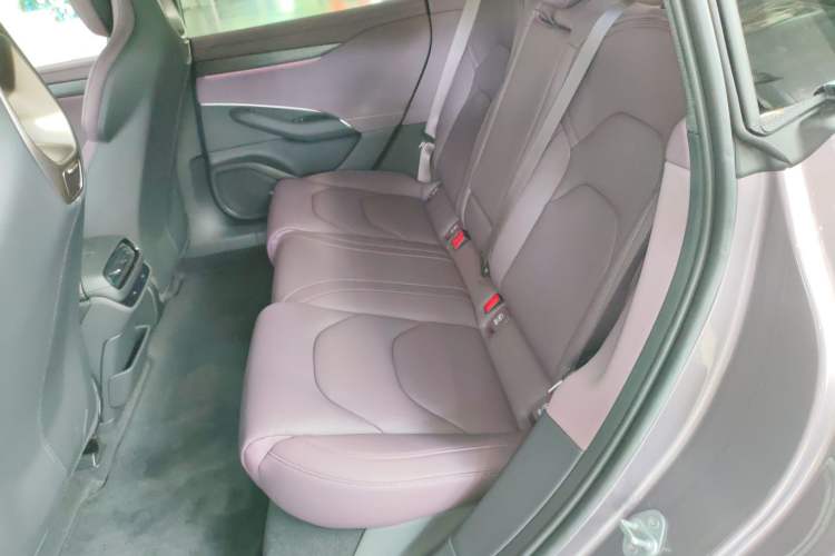 Used  SU7 2024 Rear-Drive Long-Range Intelligent Driving Version
