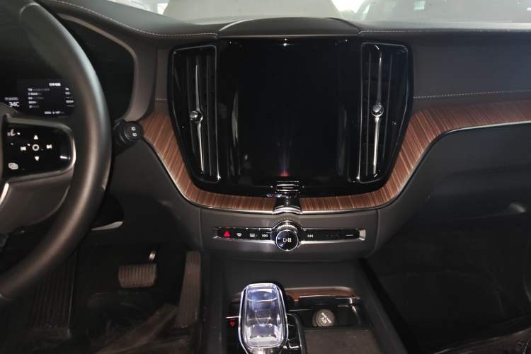 Used Volvo XC60 2025 B5 Four-Wheel Drive Smart & Advanced Luxury Edition
