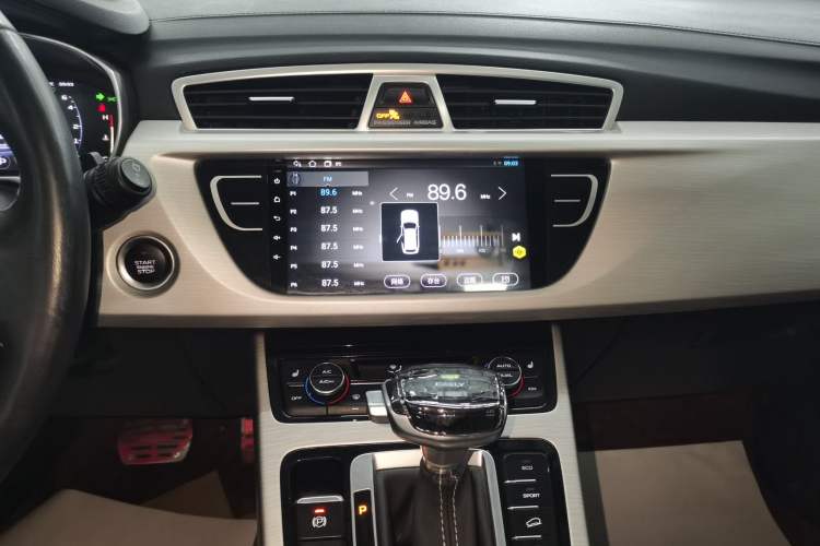 Used Geely Auto Emgrand X7 Sport 2018 1.8TD Automatic Two-Wheel Drive Smart Connect 4G Internet Edition
