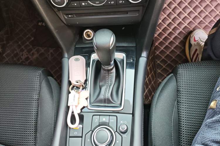 Used Mazda Mazda 3 Axela 2017 Sedan 1.5L Automatic Luxury Model China VI Standard