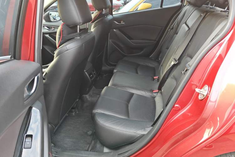 Used Mazda Mazda 3 Axela 2017 Hatchback 2.0L Automatic Sport Model China VI Standard